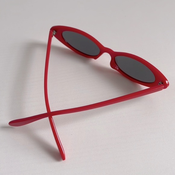 Sunglasses - Picture 5 of 6